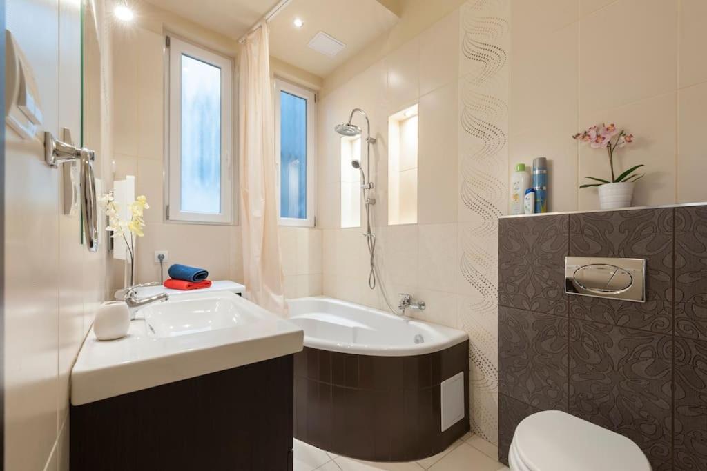 Szent Istvan Ter 4 Next To Basilica A 1 Bedroom Βουδαπέστη Εξωτερικό φωτογραφία